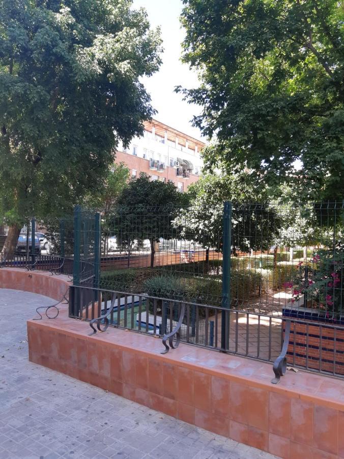 Acogedor Apartamento En Pleno Corazon De Triana Seville Luaran gambar