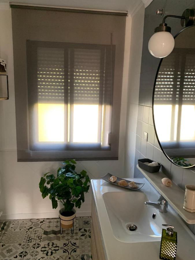 Acogedor Apartamento En Pleno Corazon De Triana Seville Luaran gambar